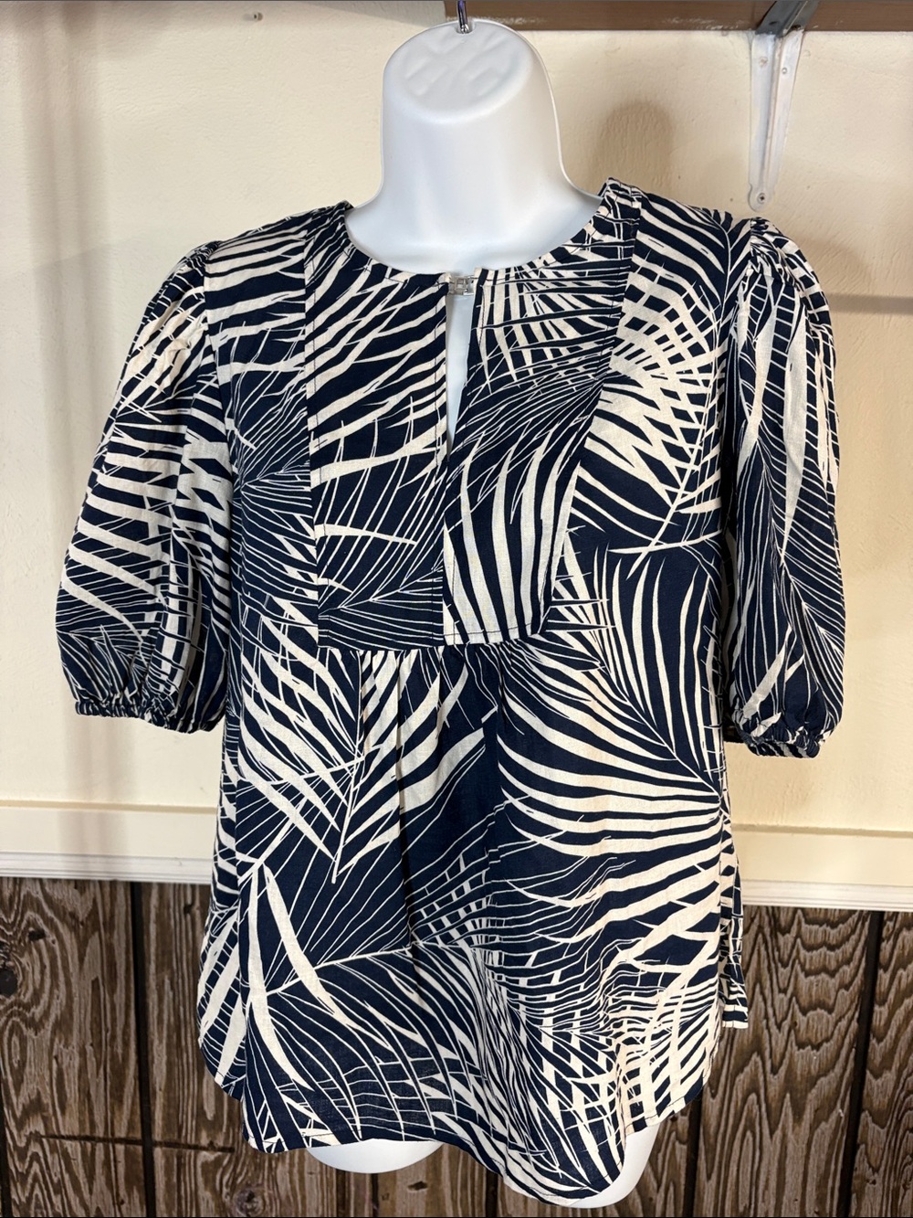 Panama Jack Navy & White Palm-Print Puff Sleeve Top
